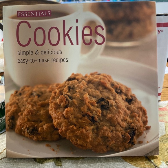 Essentials Cookies Recipe Book - Picture 7 of 7